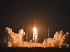长征五号发射成功运送八吨卫星入轨
